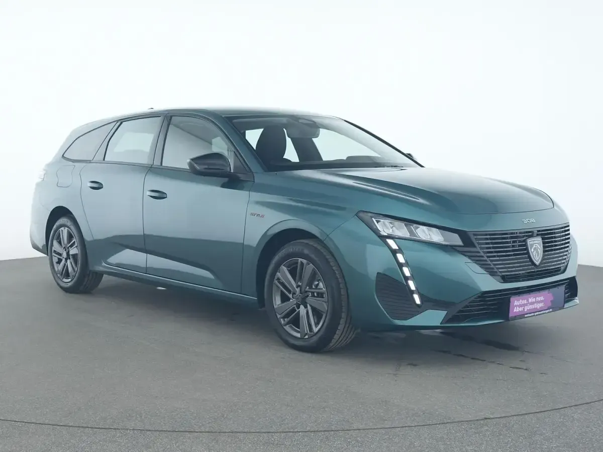 Neu Peugeot 308 Style 136 PS (100 kW) 2025 Kupfer blau Limousine