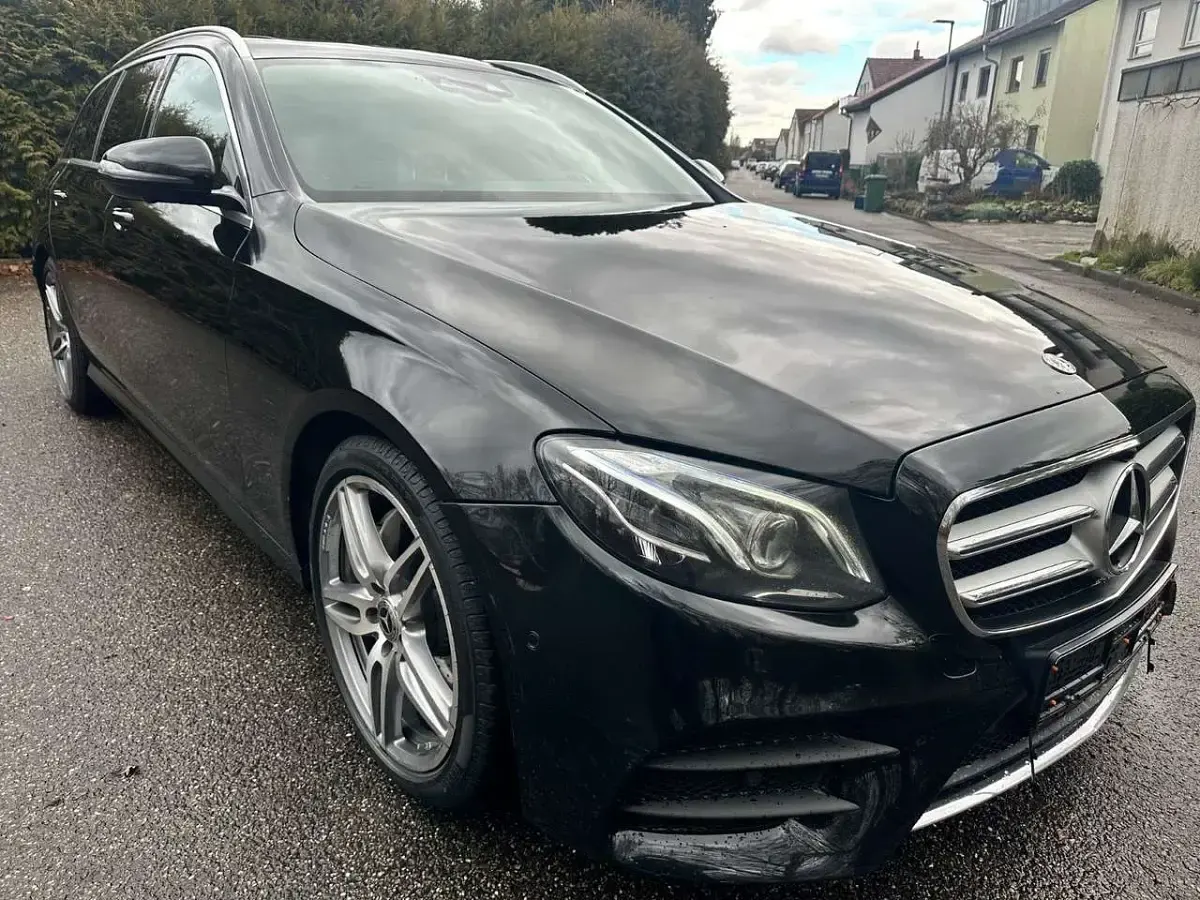 Gebraucht Mercedes E250 AMG line 211 PS (155 kW) 2017 Schwarz Limousine