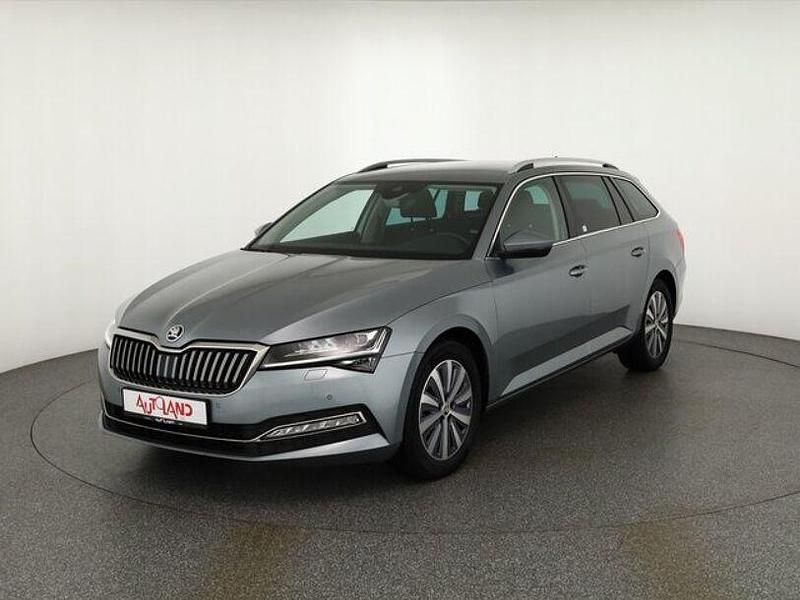Business grau metallic (metallic) Gebraucht 2021 Skoda Superb Style Kombi | 26.990 € (Fairer Preis) - Bild 1/4