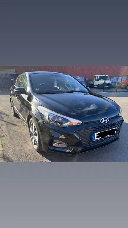 Używany Hyundai i20 Active 120 KM (88 kW) 2018 Czarny Sedan/Limuzyna