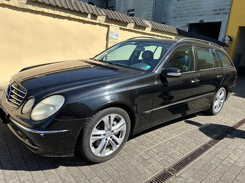 Schwarz Gebraucht 2005 Mercedes E280 Avantgarde Kombi | 2.850 € (Guter Preis) - Bild 1/4