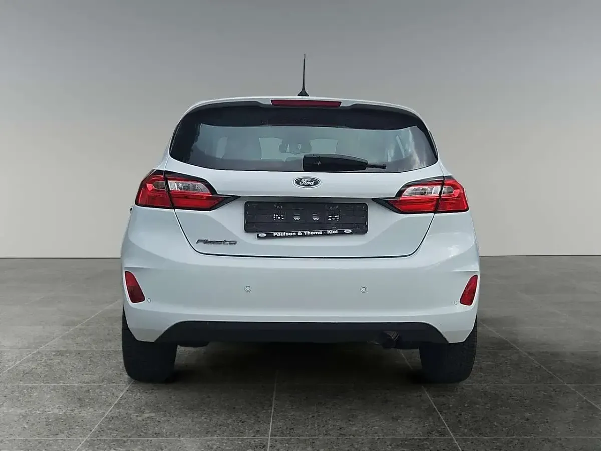 Gebraucht Ford Fiesta Cool & Connect 75 PS (55 kW) 2023 Frostweiß Kleinwagen