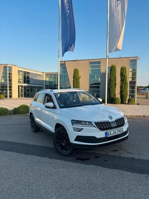 Weiß Gebraucht 2019 Skoda Karoq Soleil SUV | 15.999 € (Fairer Preis) - Bild 1/4