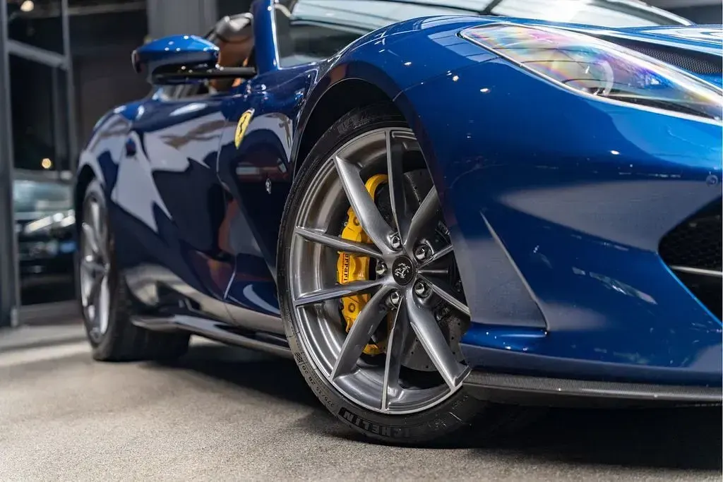 Gebraucht Ferrari 812 799 PS (587 kW) 2022 Blau Cabrio