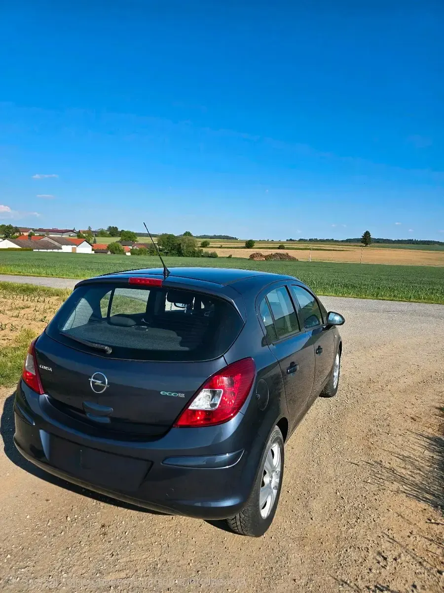 Używany Opel Corsa 75 KM (55 kW) 2010 Hatchback