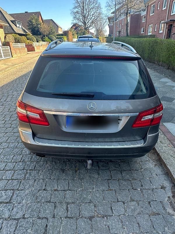 Second-hand Mercedes E250 204 CP (150 kW) 2010 Gri Break
