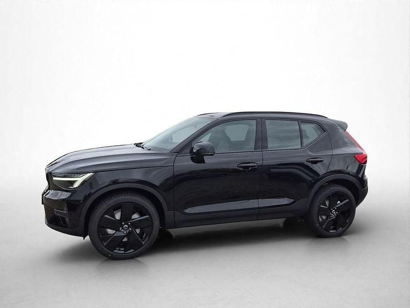 Neu Volvo XC40 163 PS (119 kW) 2025 Schwarz SUV