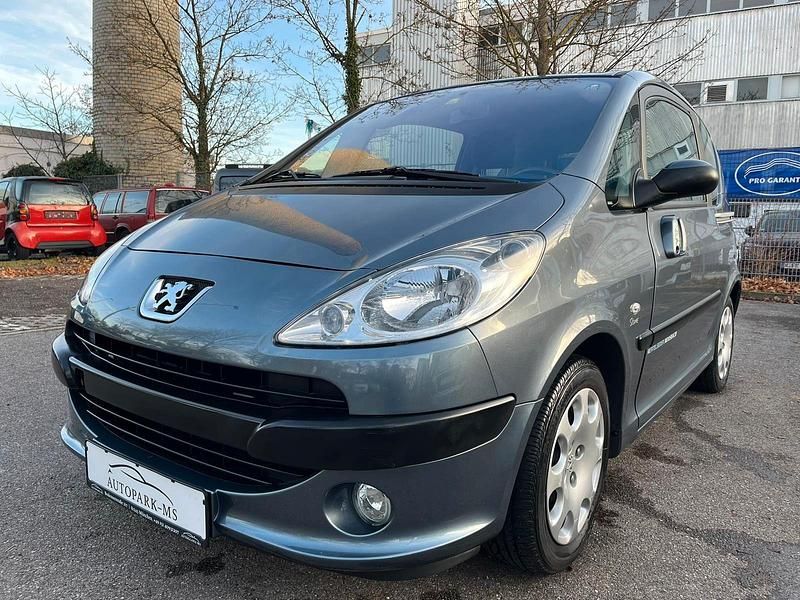 Grau Gebraucht 2006 Peugeot 1007 Van / Kleinbus | 3.490 € (Fairer Preis) - Bild 1/4