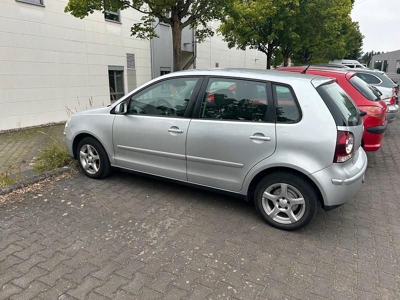 Silber Gebraucht 2007 VW Polo Limousine | 1.650 € (Guter Preis) - Bild 1/2