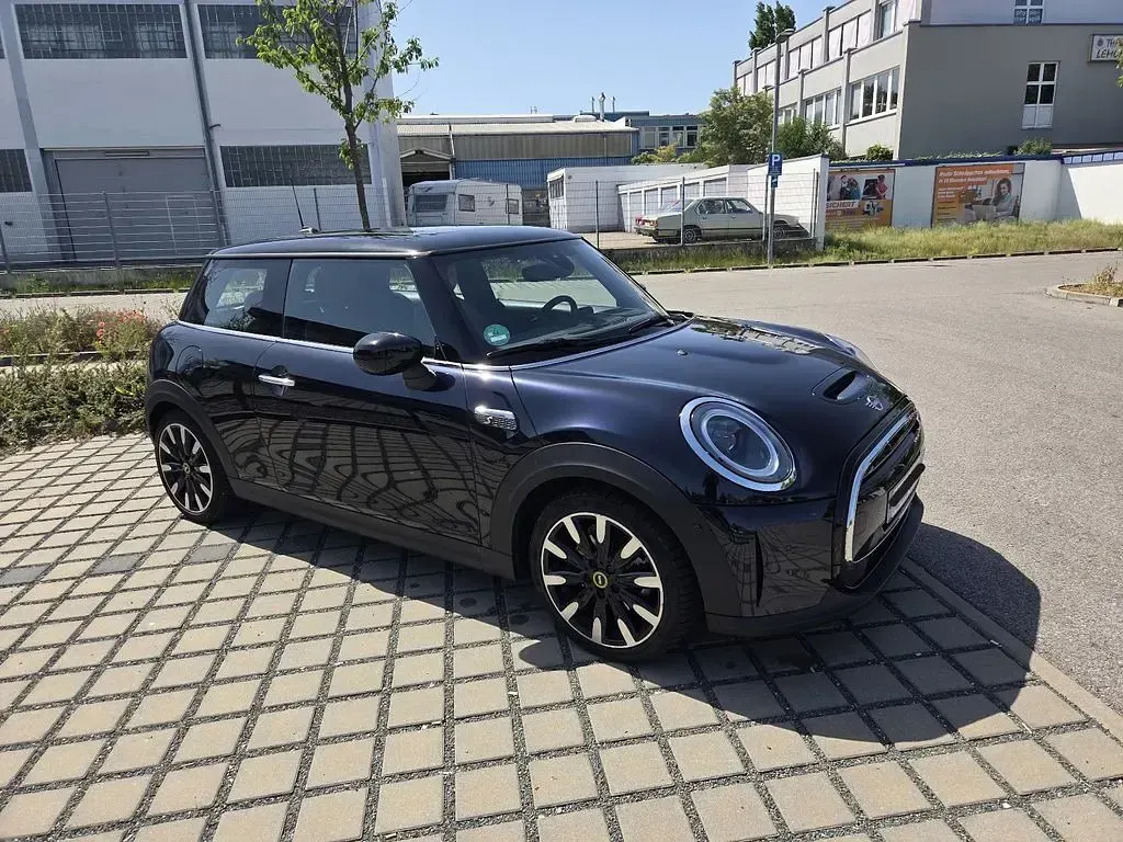 Gebraucht Mini Cooper SE Classic 135 kW (184 PS) 2023 Schwarz Kleinwagen