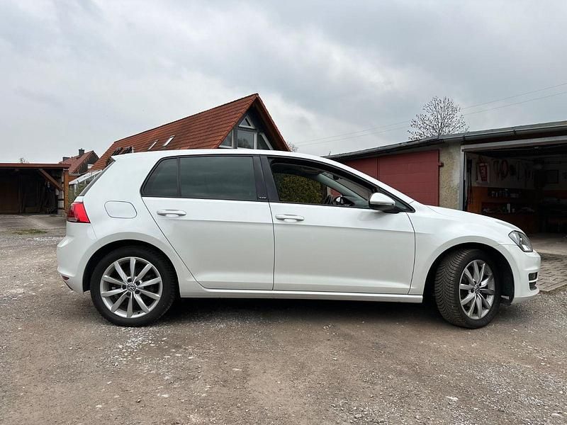 Gebraucht VW Golf VII Allstar 125 PS (91 kW) 2016 Weiß Limousine