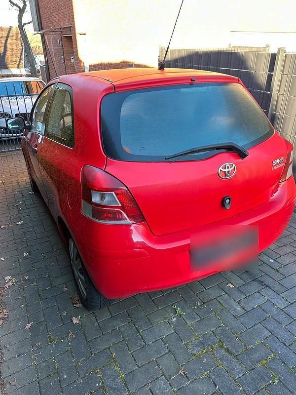 Gebraucht Toyota Yaris 68 PS (50 kW) 2010 Rot Kleinwagen