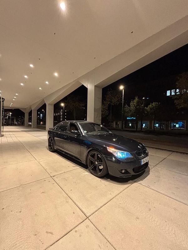 Gebraucht BMW 545 333 PS (244 kW) 2005 Blau Limousine