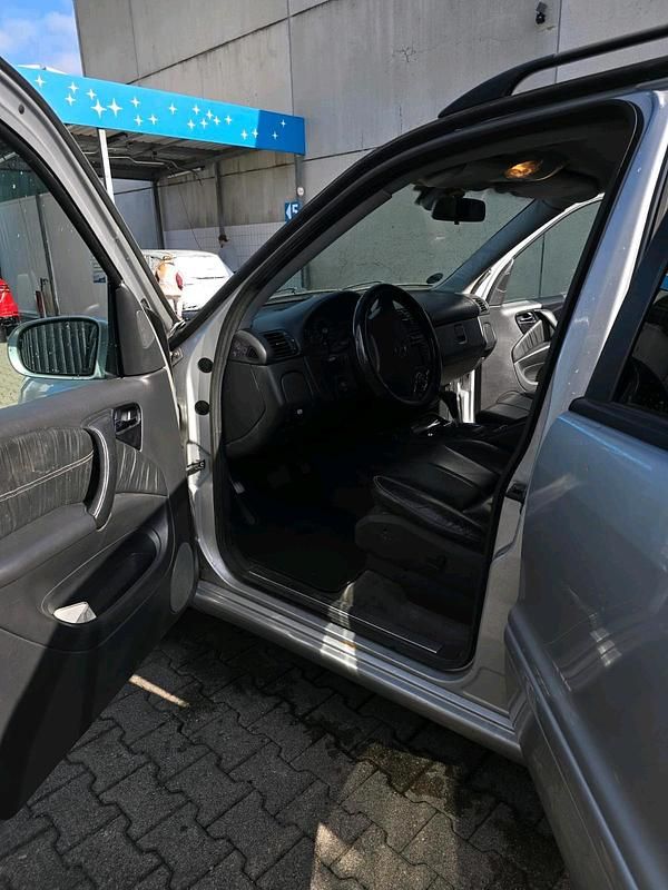Gebraucht Mercedes ML270 163 PS (119 kW) 2003 Grau SUV