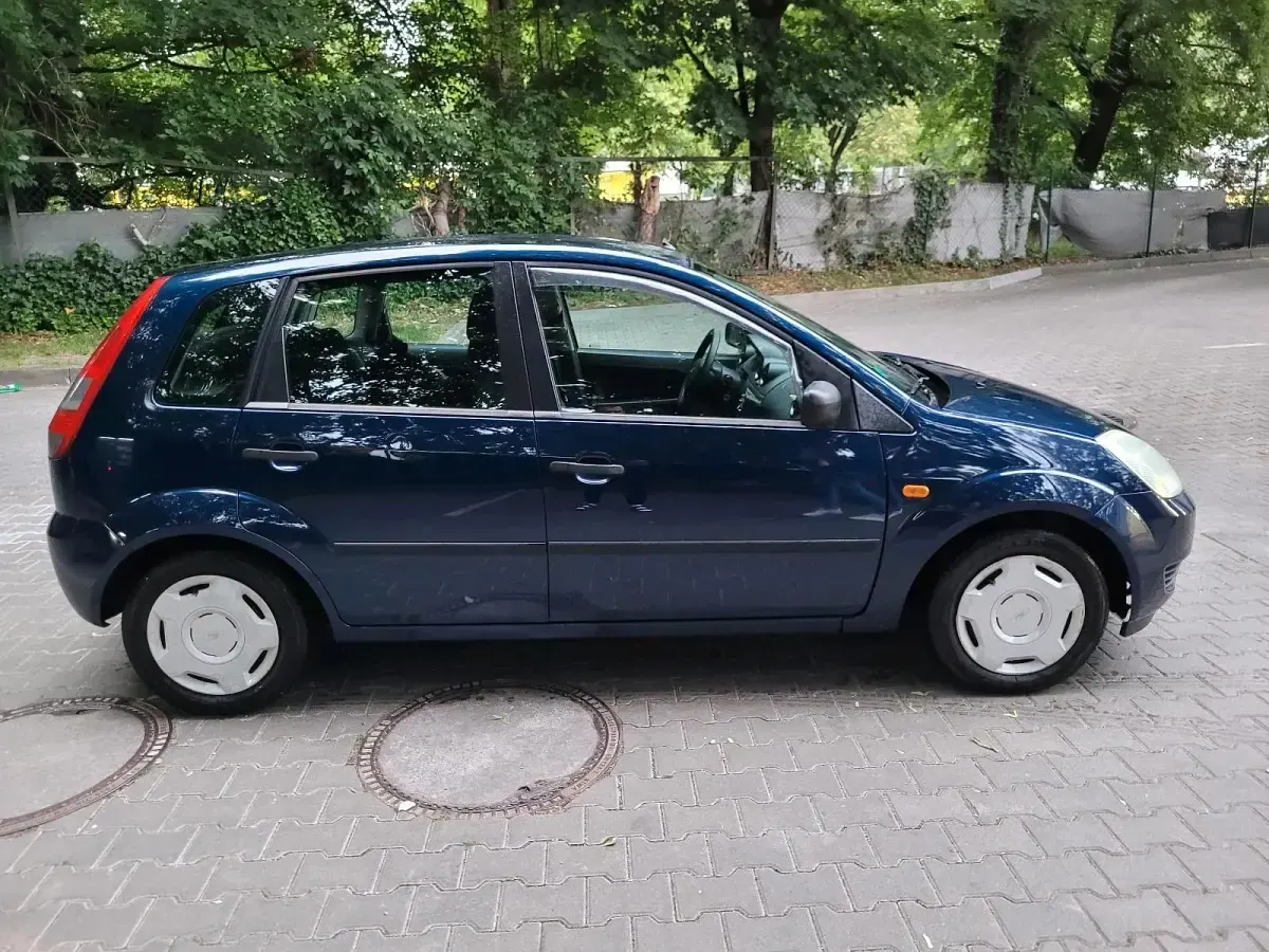 Gebraucht Ford Fiesta 80 PS (58 kW) 2005 Blau Kleinwagen