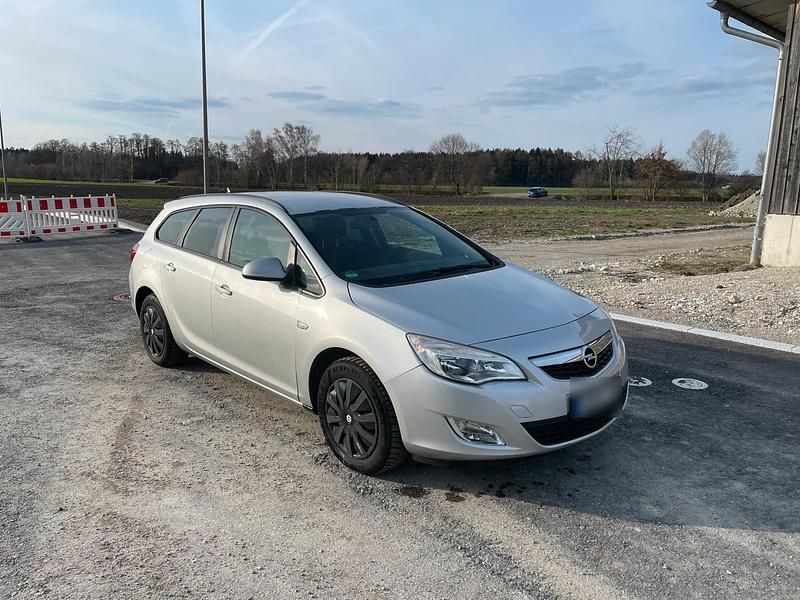 Gebraucht Opel Astra 125 PS (91 kW) 2011 Grün Kombi
