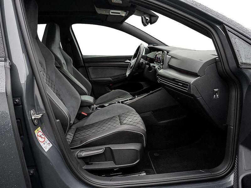 Gebraucht VW Golf VIII R-line 150 PS (110 kW) 2022 Delfingrau Kombi