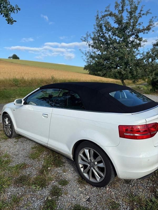Gebraucht Audi Cabriolet 140 PS (102 kW) 2012 Weiß Cabrio