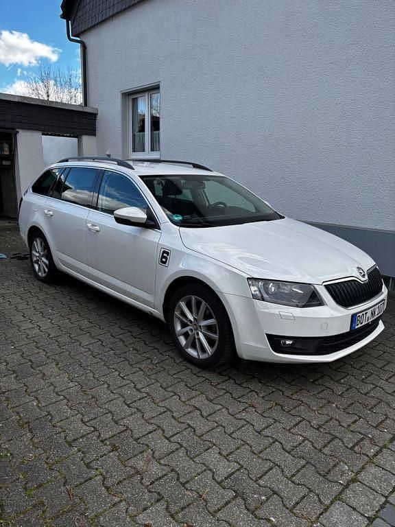 Gebraucht Skoda Octavia Elegance 140 PS (102 kW) 2014 Weiß Kleinwagen