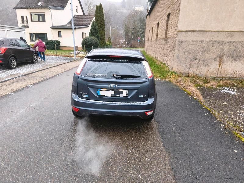 Gebraucht Ford Focus 118 PS (86 kW) 2010 Grau Kleinwagen