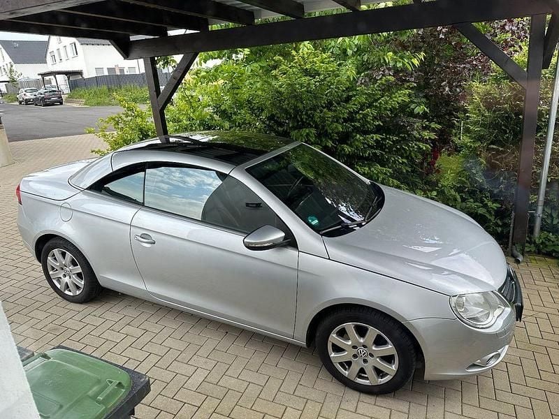 Silber Gebraucht 2009 VW Eos Edition Cabrio | 6.600 € (Fairer Preis) - Bild 1/4