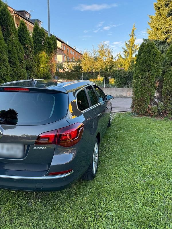 Gebraucht Opel Astra 170 PS (125 kW) 2013 Grau Kombi