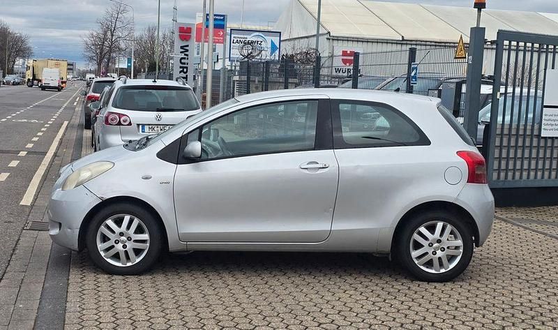 Gebraucht Toyota Yaris 90 PS (66 kW) 2007 Silber Kleinwagen