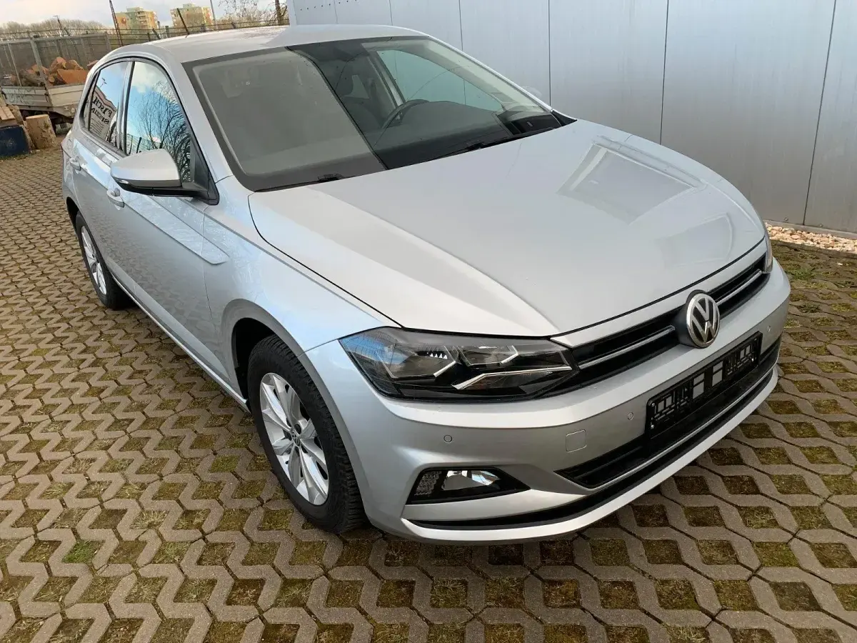 Gebraucht VW Polo 95 PS (69 kW) 2018 Silber Kleinwagen