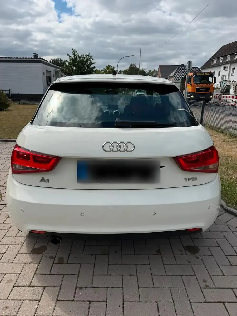 Gebraucht Audi A1 86 PS (63 kW) 2010 Weiß Kleinwagen