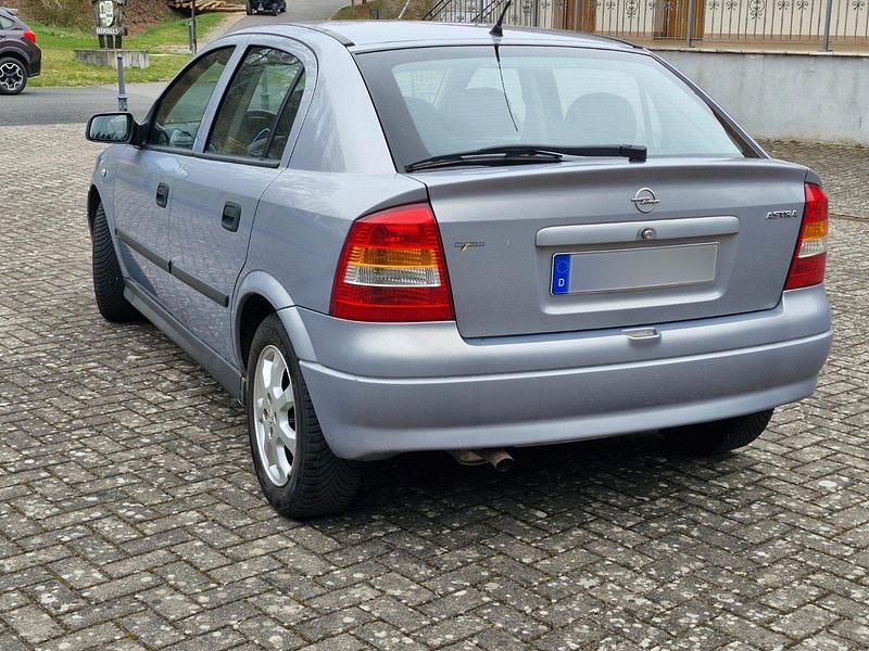 Gebraucht Opel Astra 84 PS (61 kW) 2001 Blau Limousine