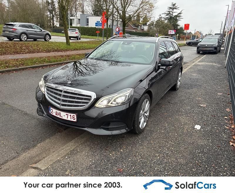 Schwarz Gebraucht 2013 Mercedes E200 Avantgarde Limousine | 9.900 € (Superpreis) - Bild 1/4