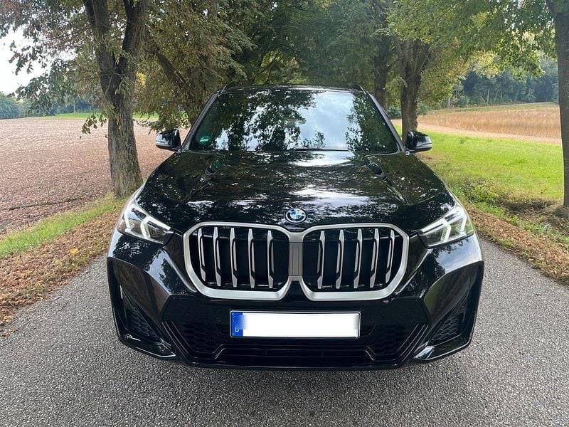 Schwarz Gebraucht 2025 BMW X1 Basis SUV | 46.800 € - Bild 1/4
