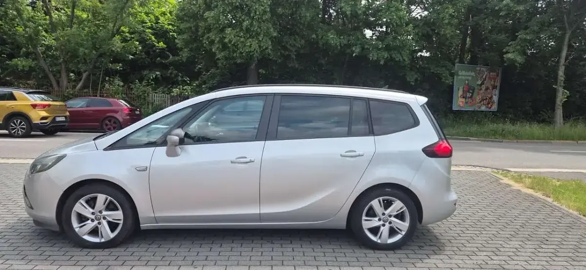 Gebraucht Opel Zafira Tourer Active 136 PS (100 kW) 2014 Argon silber/ice silver (m2) Van / Kleinbus