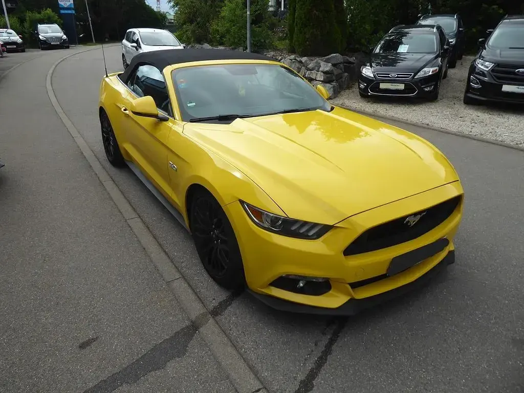 Gebraucht Ford Mustang GT Convertible 421 PS (309 kW) 2016 Gelb Cabrio