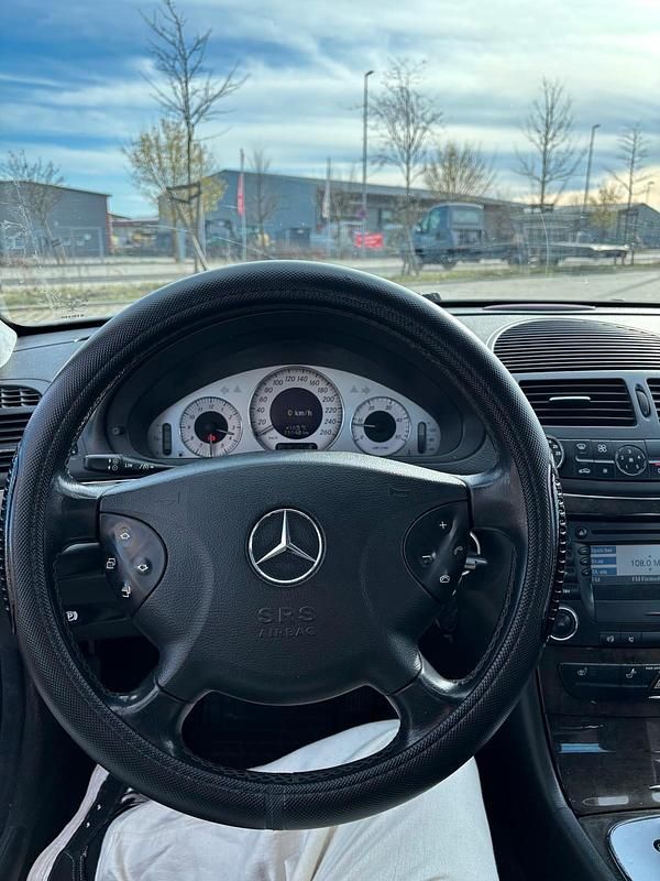 Second-hand Mercedes E220 150 CP (110 kW) 2004 Andere farben Berlinǎ