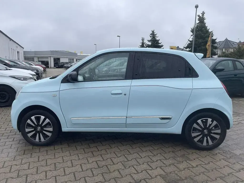 Second-hand Renault Twingo Techno 60 kW (82 CP) 2023 Albastru Hatchback