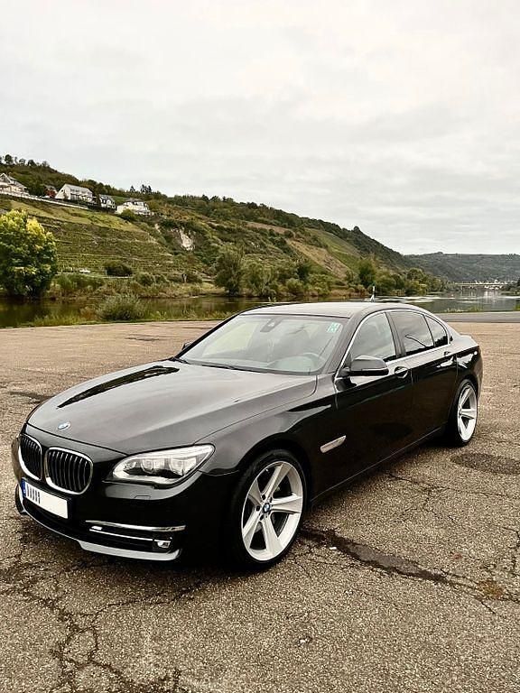 Gebraucht BMW 730 258 PS (189 kW) 2015 Braun Limousine