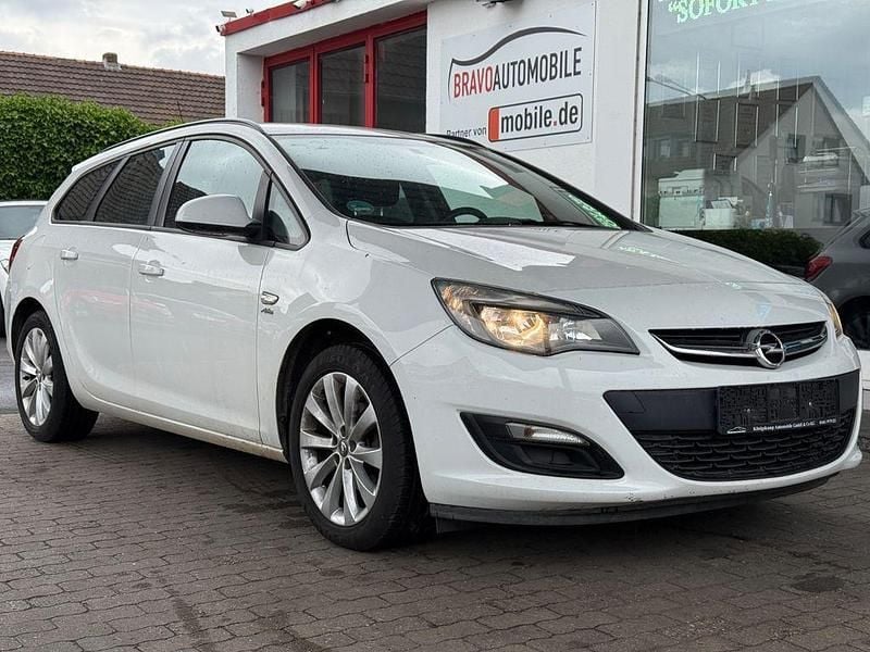 Weiß Gebraucht 2013 Opel Astra Active Kombi | 4.799 € (Guter Preis) - Bild 1/4
