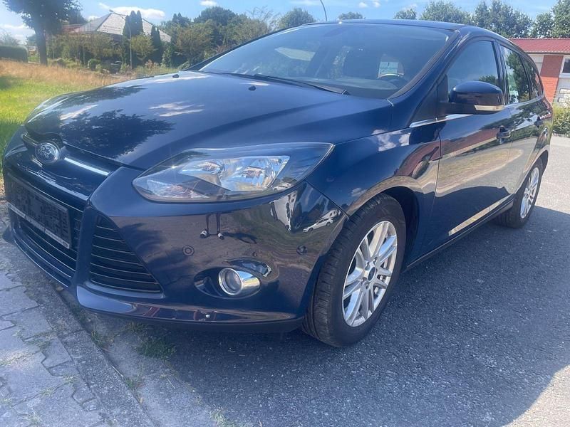 Blau Gebraucht 2014 Ford Focus Titanium Kombi | 5.499 € (Guter Preis) - Bild 1/4