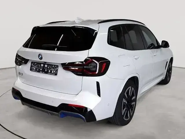 Gebraucht BMW iX3 Sport Line 210 kW (286 PS) 2023 Weiß SUV