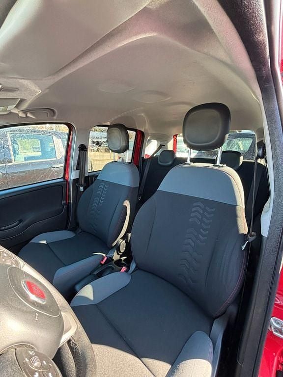 Gebraucht Fiat Panda Easy 69 PS (50 kW) 2017 Amore rot Kleinwagen
