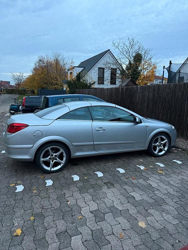 Gebraucht Opel Astra 140 PS (102 kW) 2007 Silber Limousine