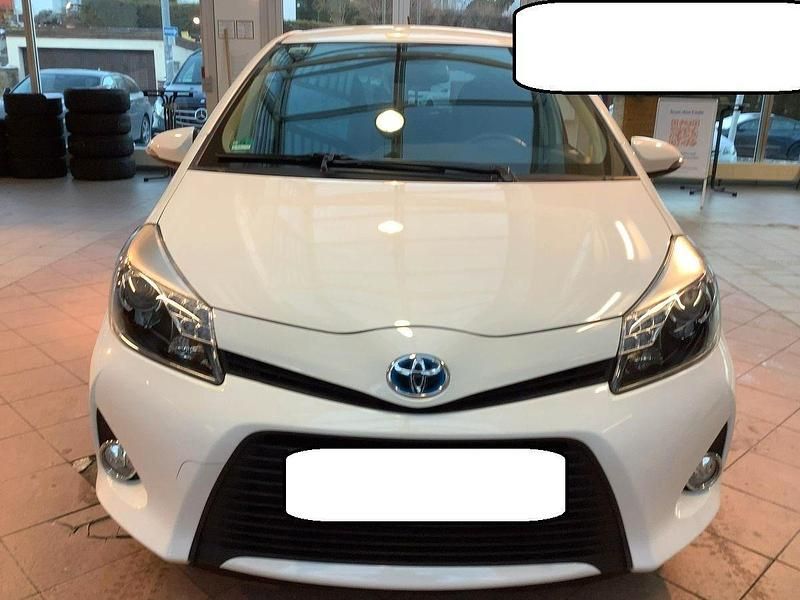 Weiß Gebraucht 2014 Toyota Yaris Hybrid Edition Kleinwagen | 11.990 € (Fairer Preis) - Bild 1/4