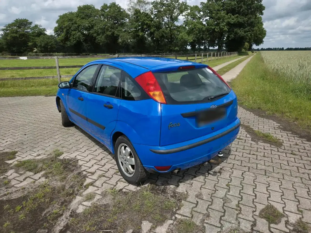 Gebraucht Ford Focus 100 PS (73 kW) 2003 Blau Limousine