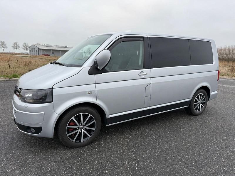 Używany VW Caravelle 180 KM (132 kW) 2011 Srebrny Van