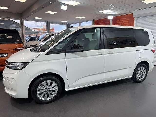 Second-hand VW Multivan Life 150 CP (110 kW) 2025 Alb Monovolum