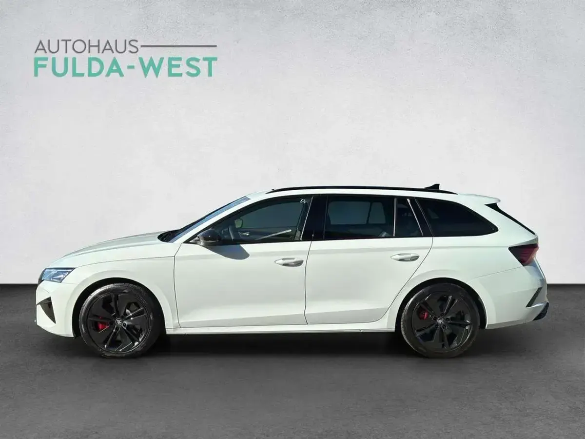 Neu Skoda Octavia RS 265 PS (194 kW) 2026 Moon white Kombi