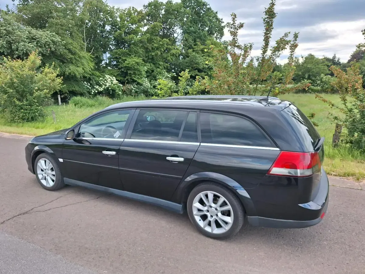 Gebraucht Opel Vectra 150 PS (110 kW) 2008 Schwarz Kombi