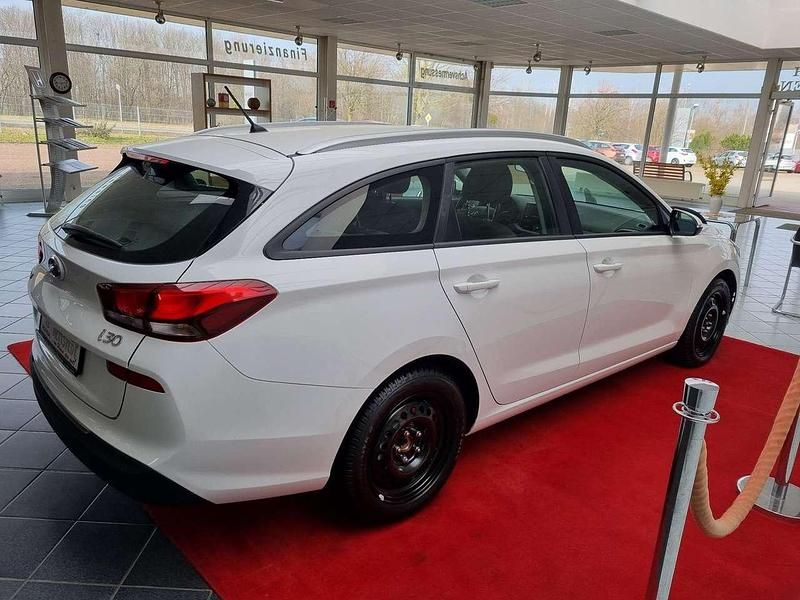 Gebraucht Hyundai i30 120 PS (88 kW) 2019 Weiß Kombi