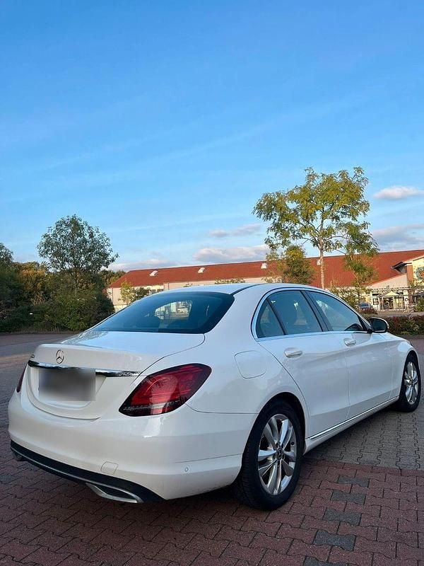 Gebraucht Mercedes C200 160 PS (117 kW) 2019 Weiß Limousine